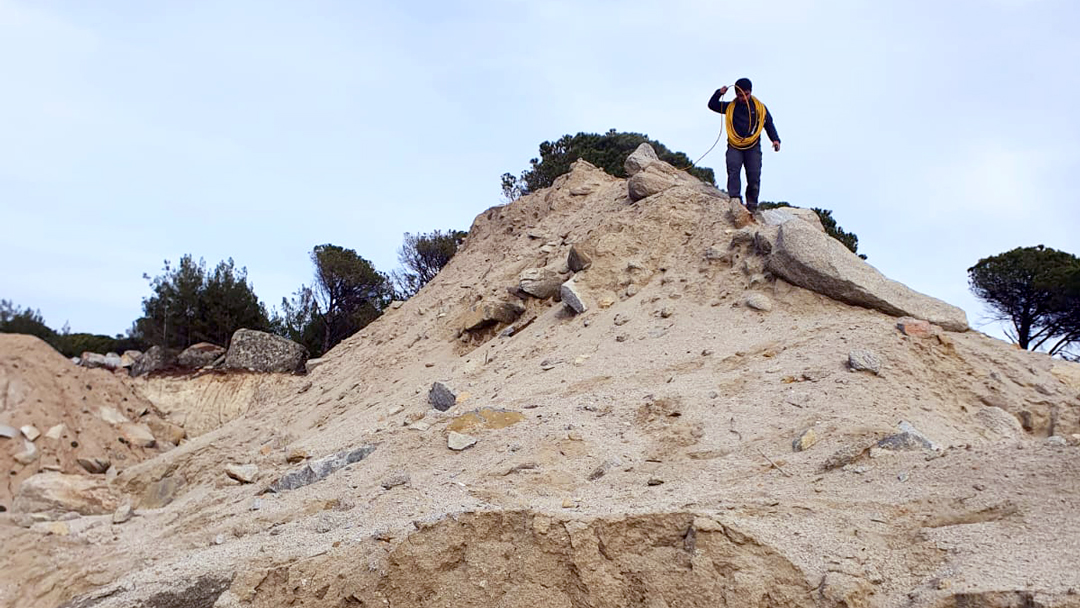 AGI Case History - Turkey Granite Mining Customer on rocky hill carrying AGI Passive Electrode Cables