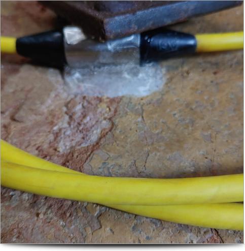 Cartagena Crypt Field Photo Gel and Weight on Electrode